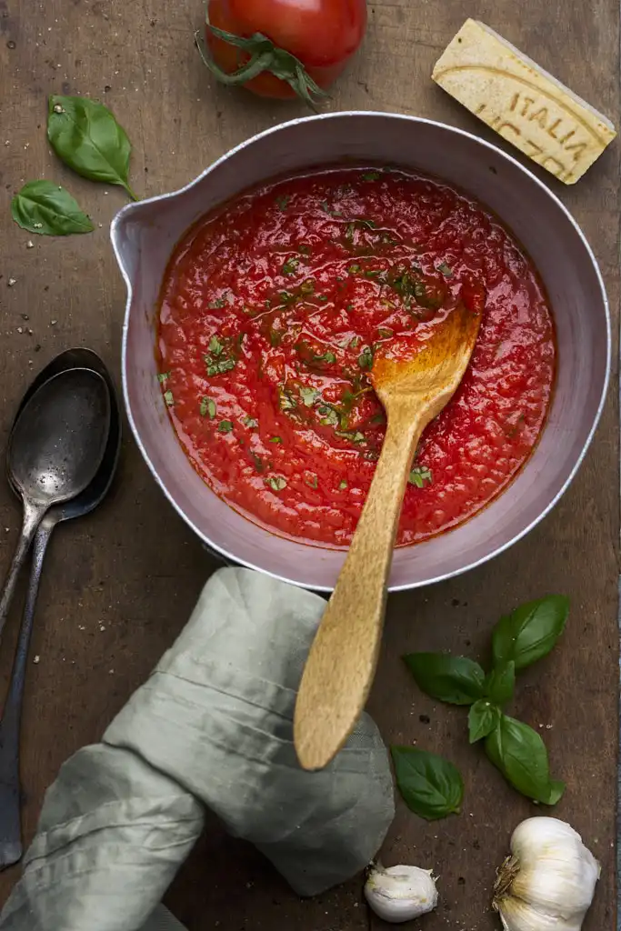 rustic image of Napoletana tomato sauce from Italy's Campania region
