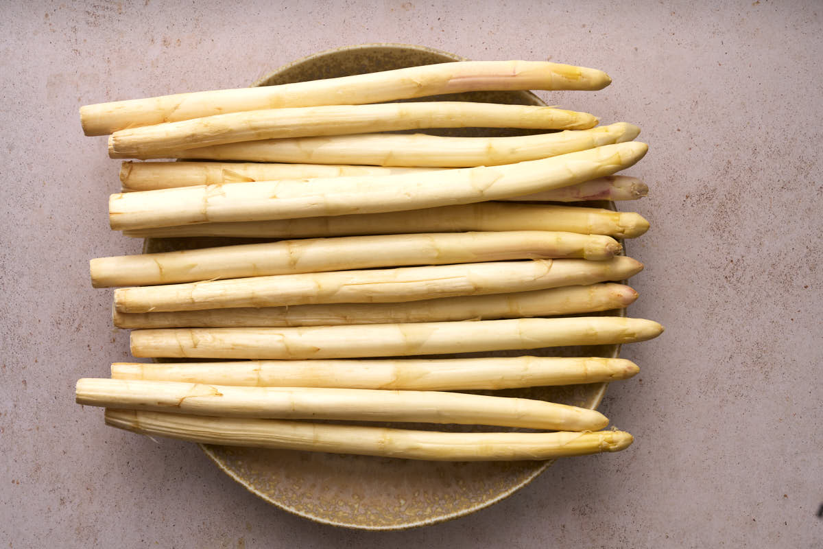 image of raw white asparagus