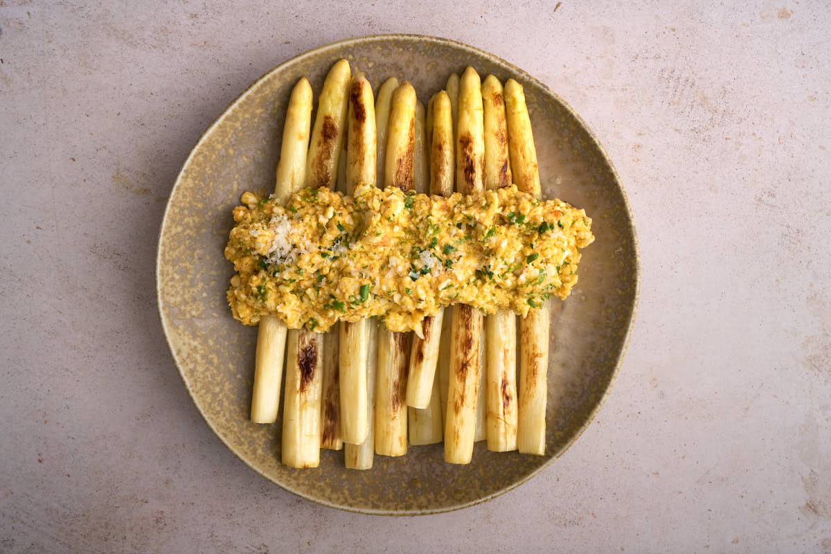 image of Friulian White Asparagus with Egg (Asparagi Bianchi e Uova)