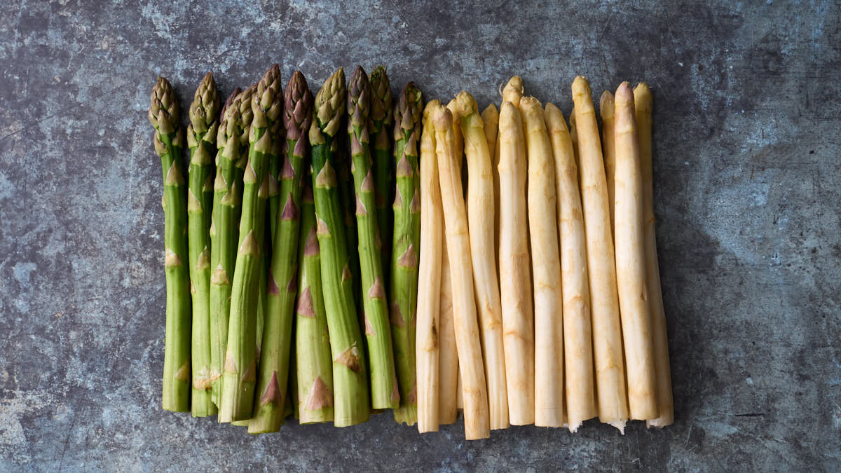 image of green and white asparagus side by side