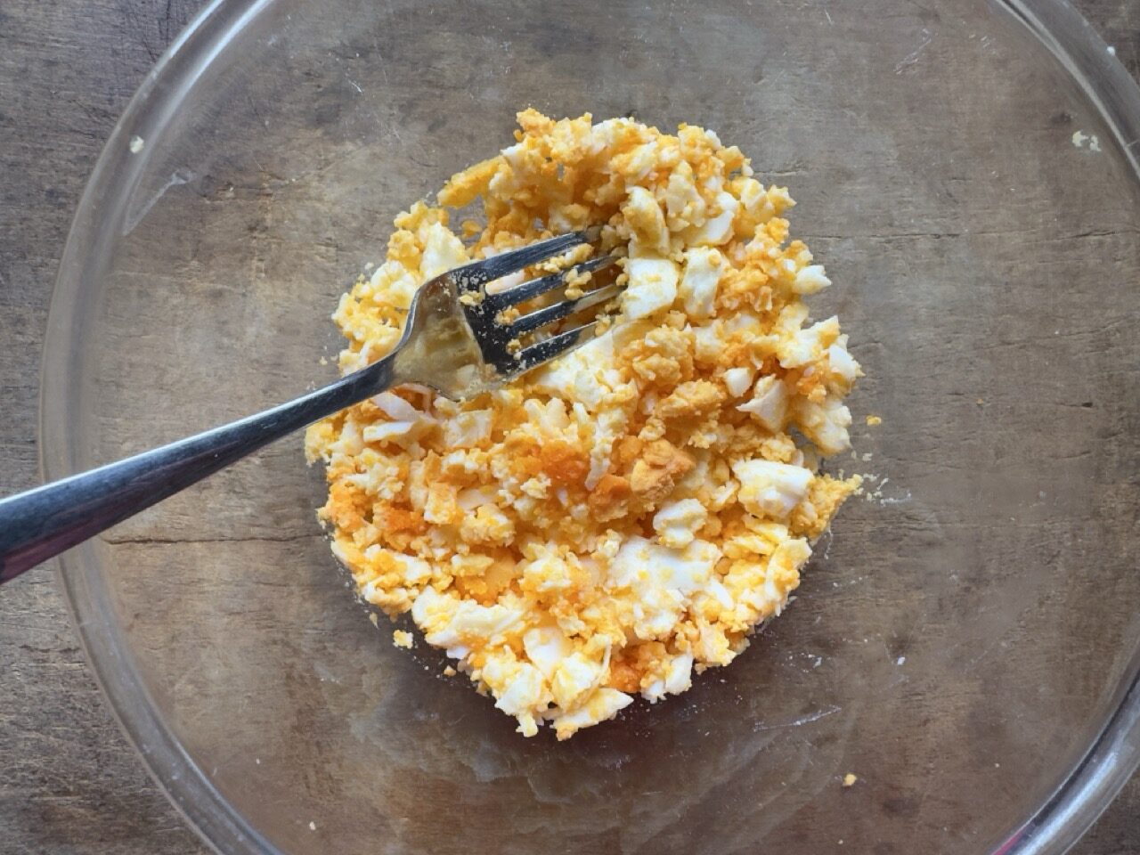 image of mashed egg sauce for Friuli white asparagus